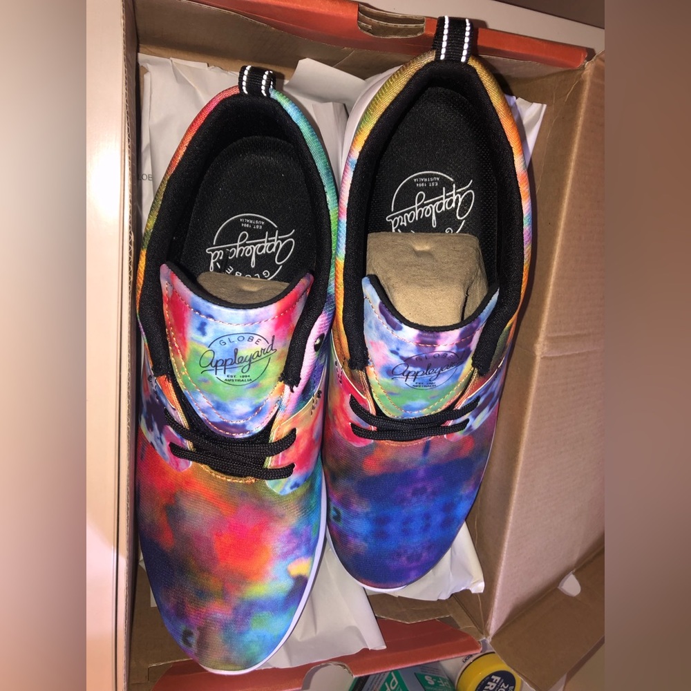 SOLD Globe Mahalo Lyte, Colour Bomb